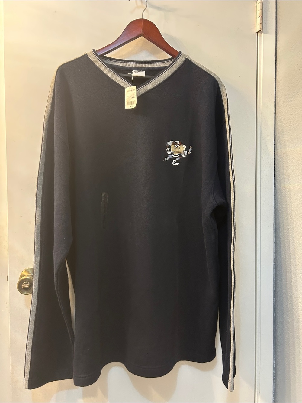 WARNER BROS. Tasmanian Devil Men's Long-Sleeve Black Hockey Long Sweatshirt XL